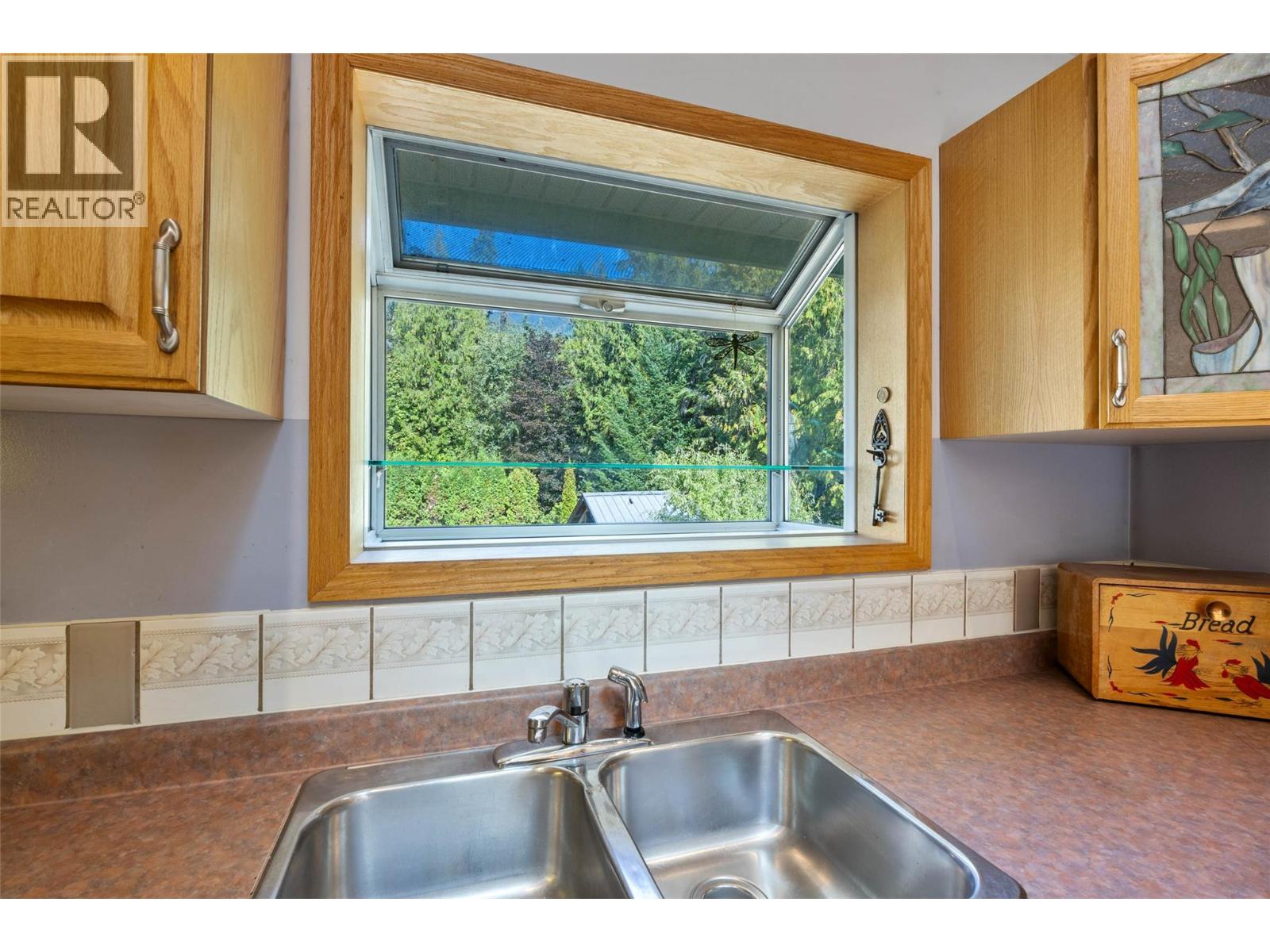 7650 Mountain Drive, Anglemont