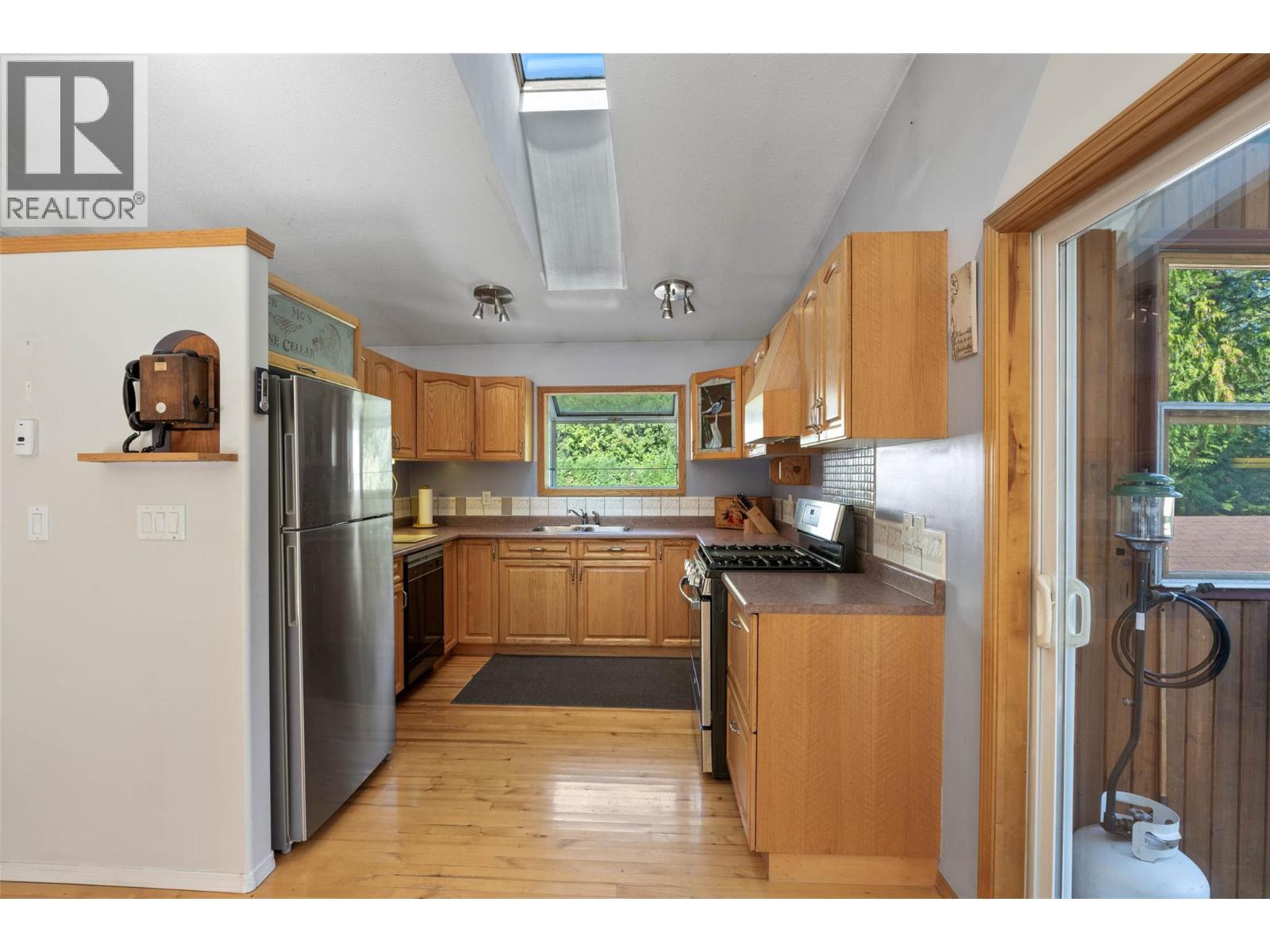 7650 Mountain Drive, Anglemont