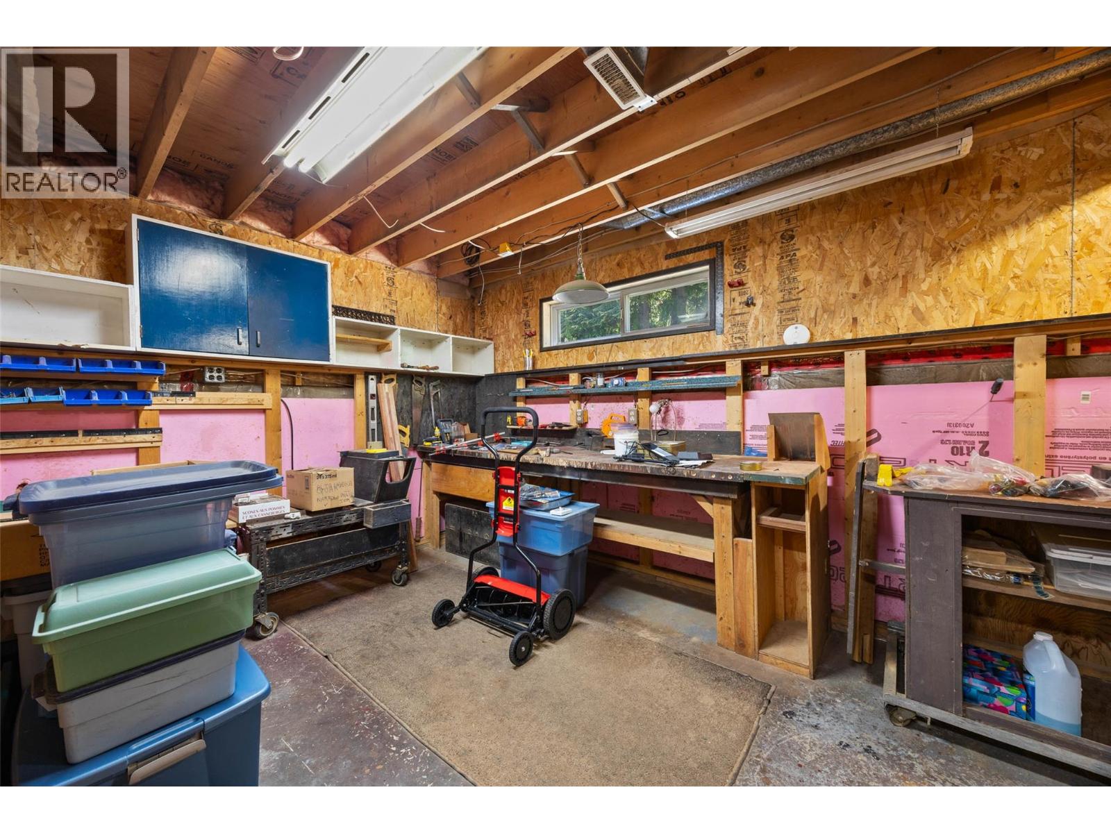 7650 Mountain Drive, Anglemont