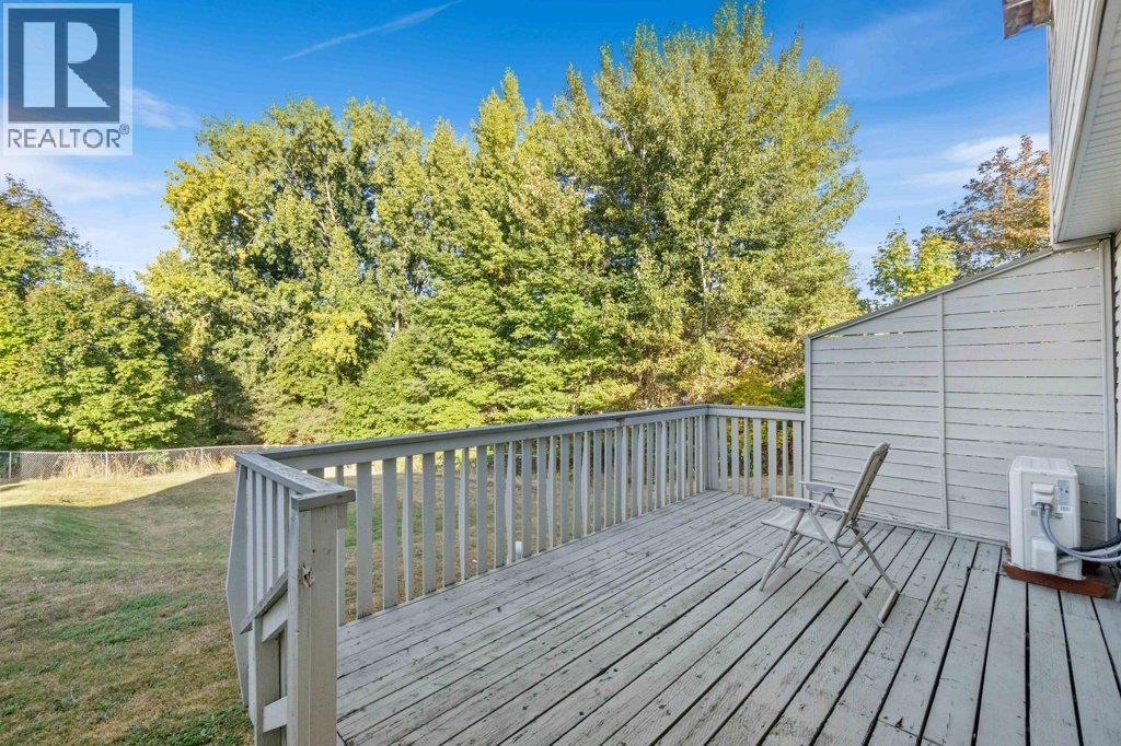  567 24 Street Northeast, Salmon Arm