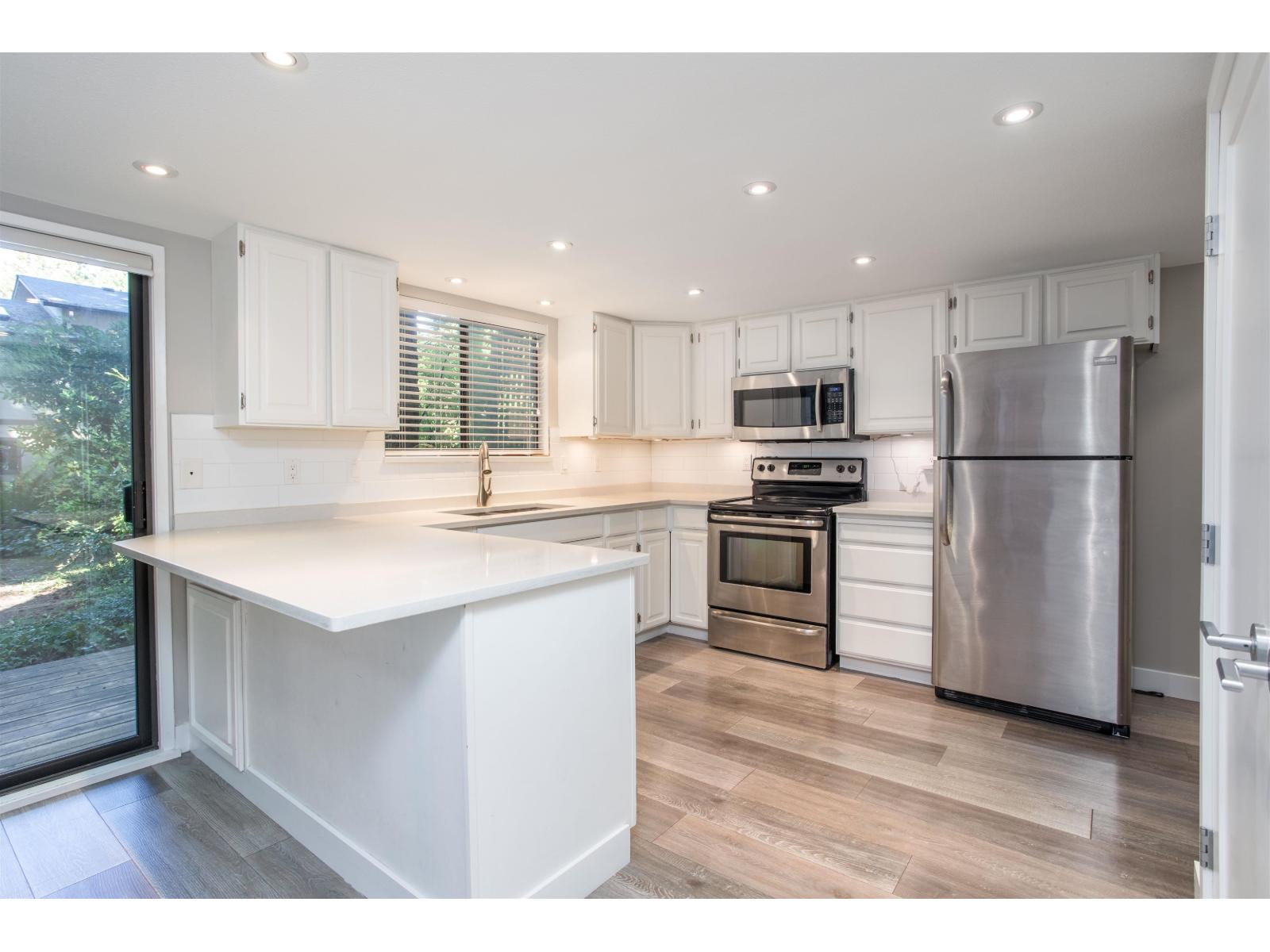 103 12743 16 AVENUE, Surrey