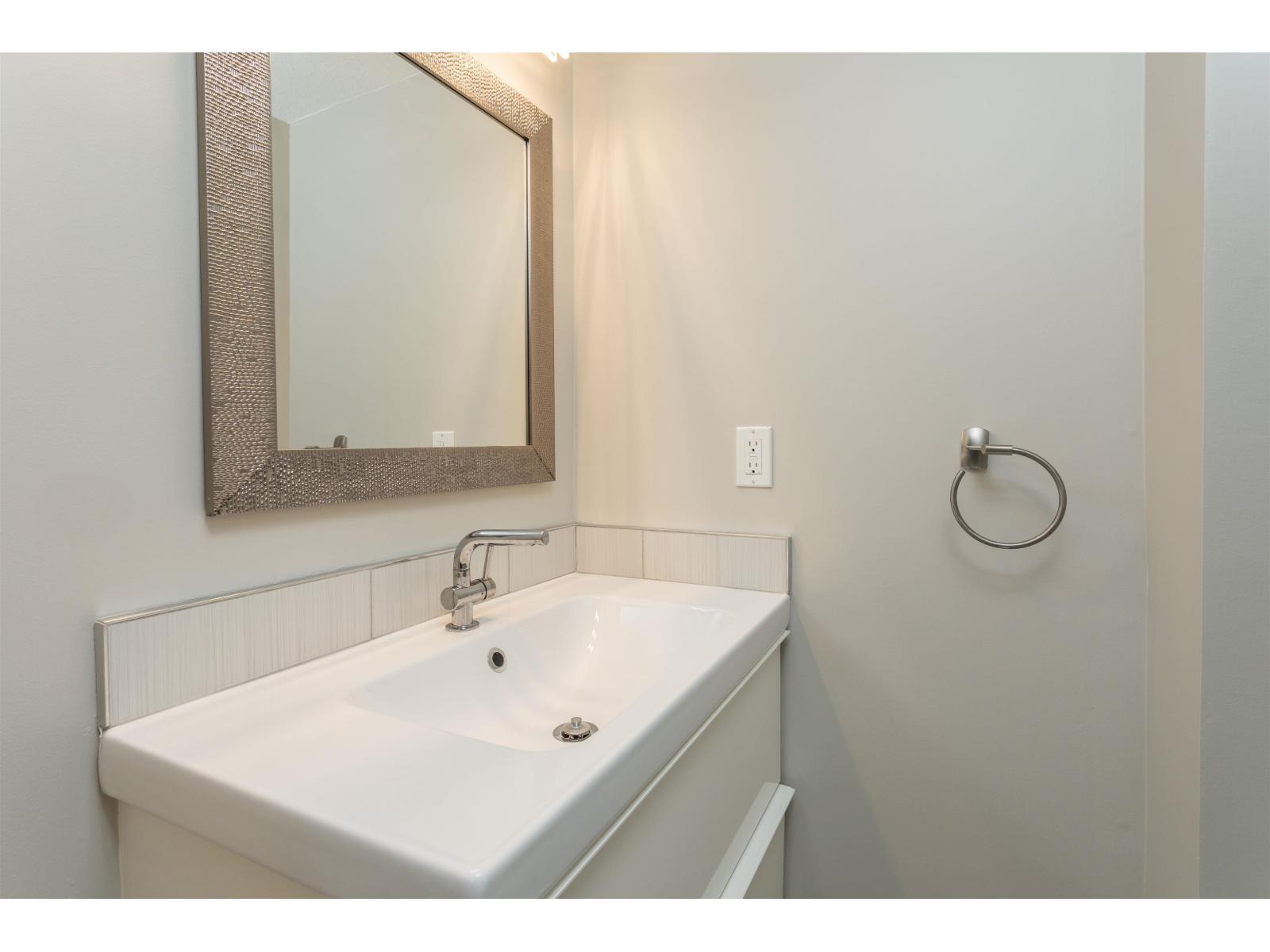 103 12743 16 AVENUE, Surrey
