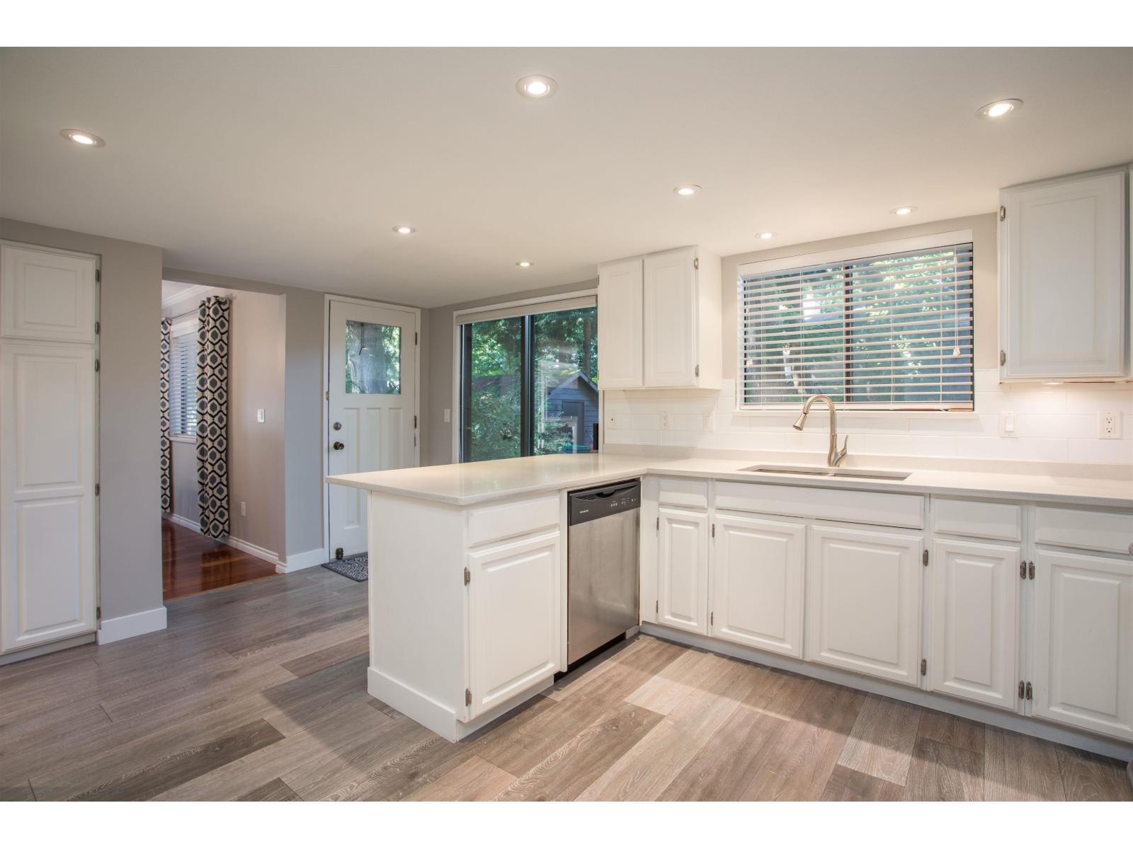103 12743 16 AVENUE, Surrey