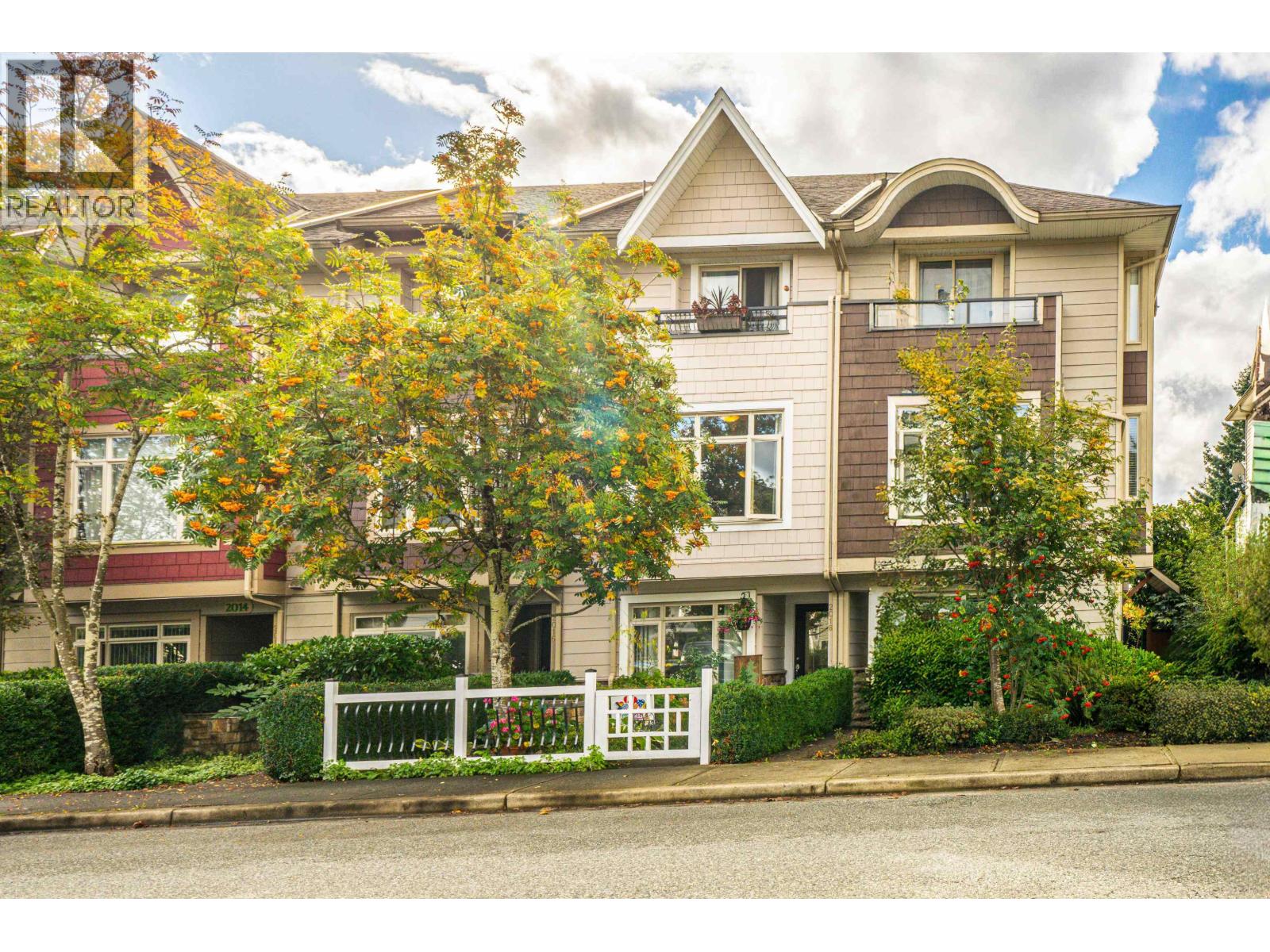 2018 FRASER AVENUE, Port Coquitlam