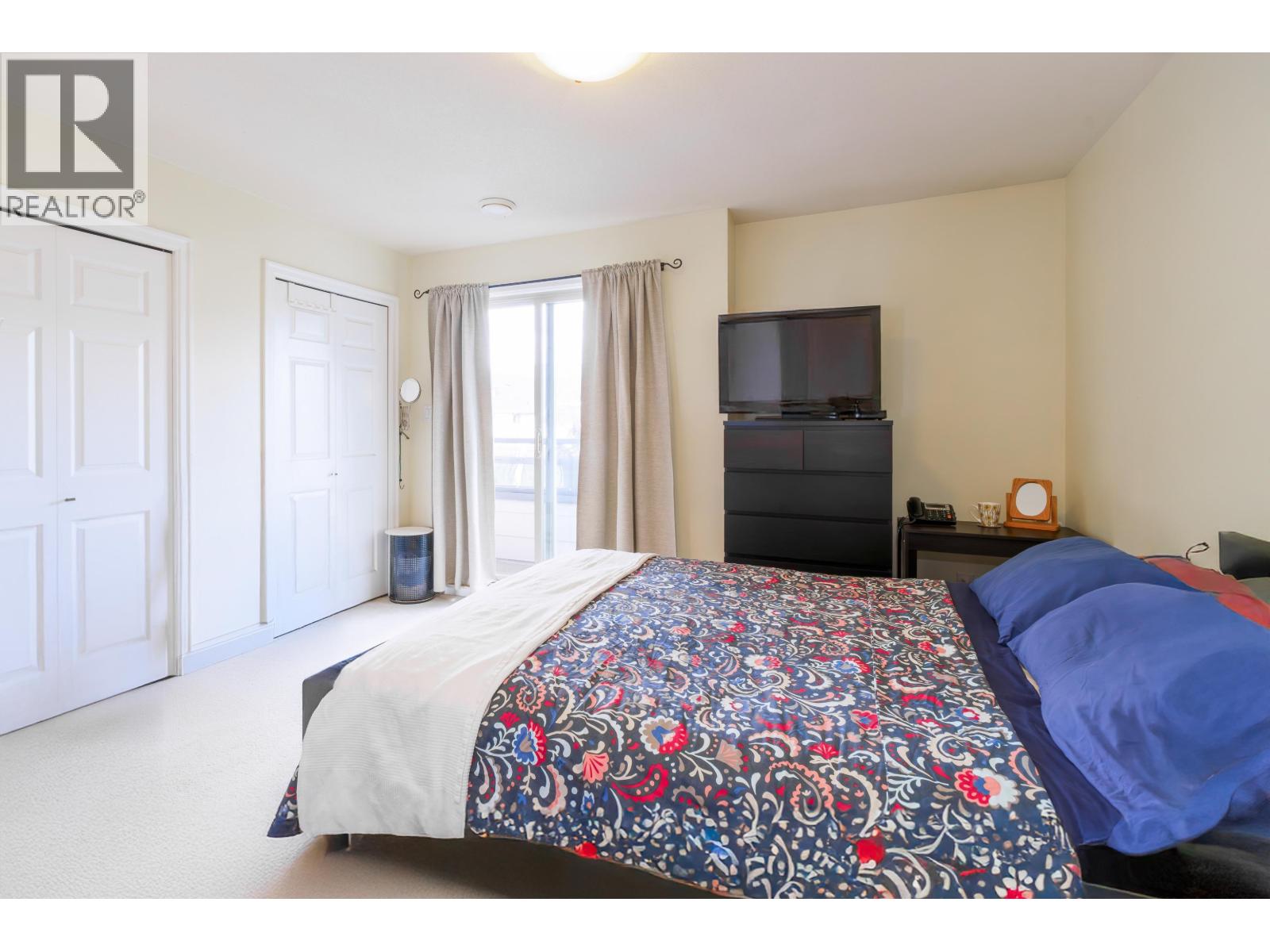 2018 FRASER AVENUE, Port Coquitlam
