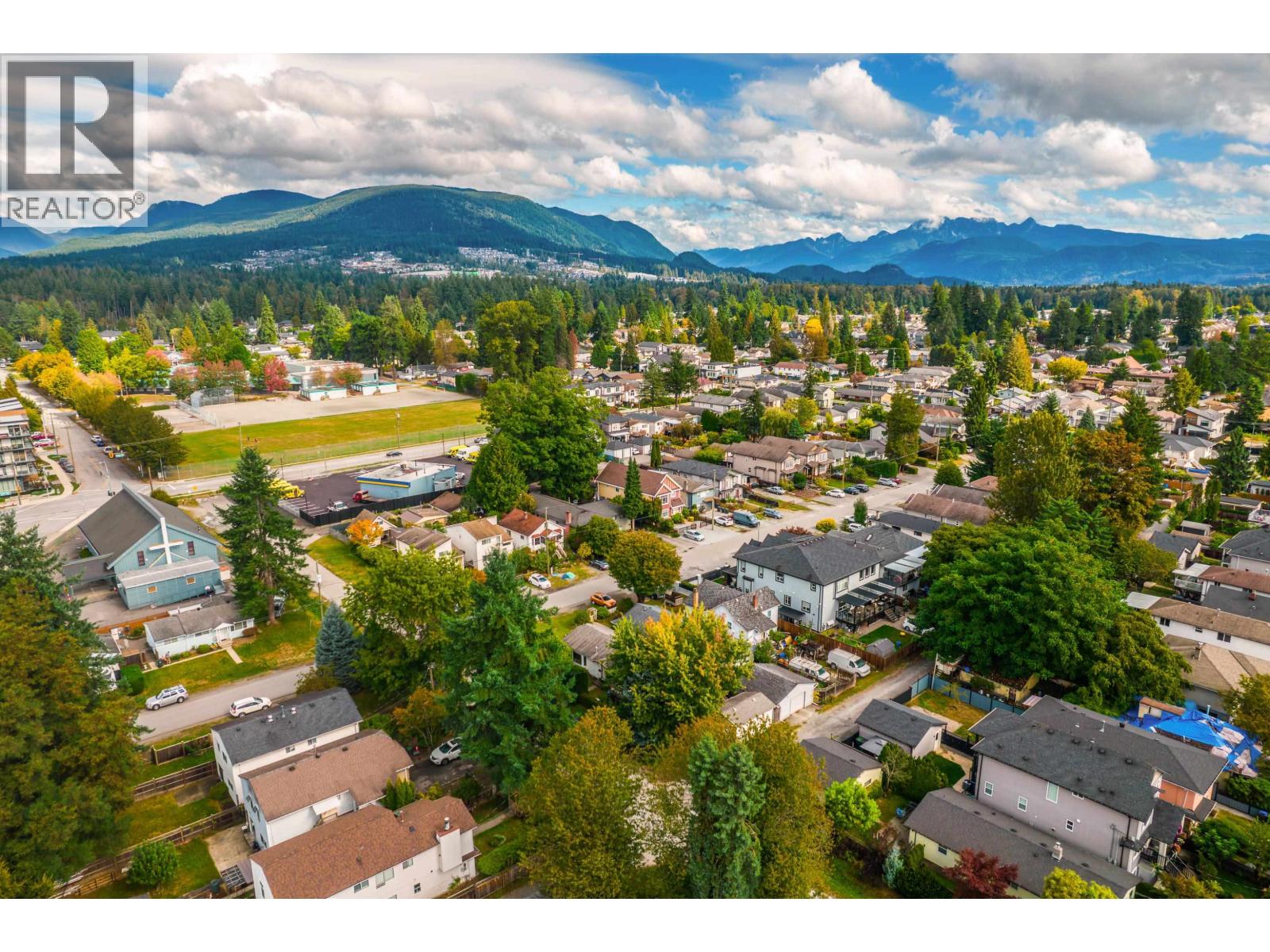 2018 FRASER AVENUE, Port Coquitlam