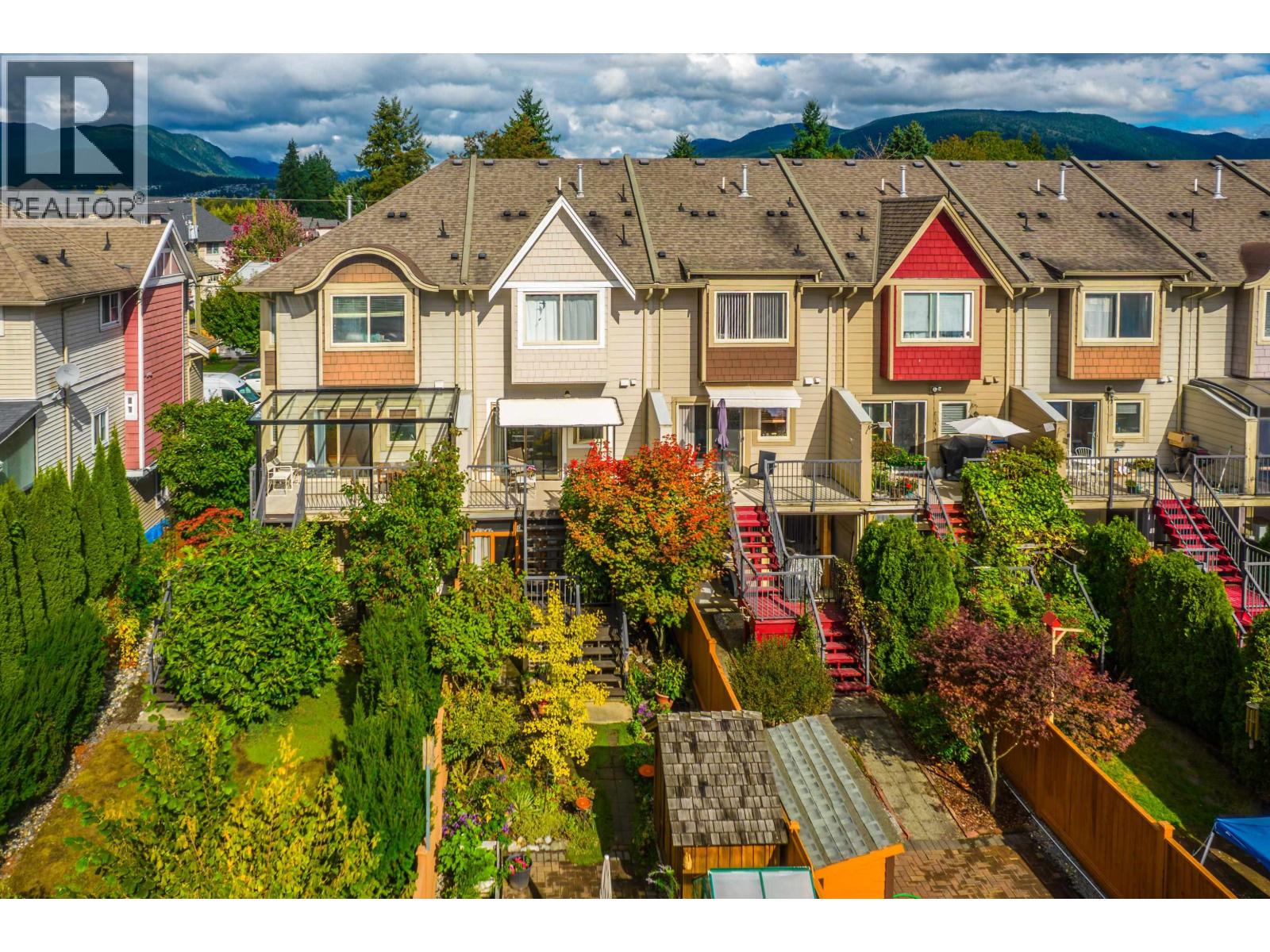 2018 FRASER AVENUE, Port Coquitlam