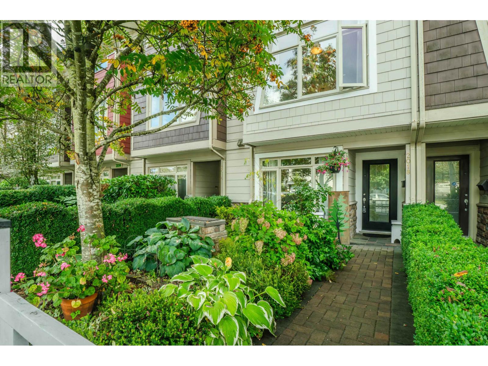 2018 FRASER AVENUE, Port Coquitlam