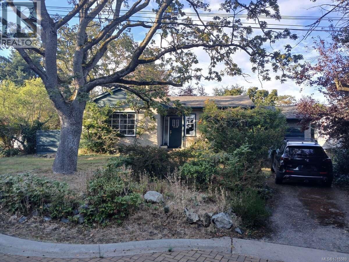 2120 Byron St, Oak Bay