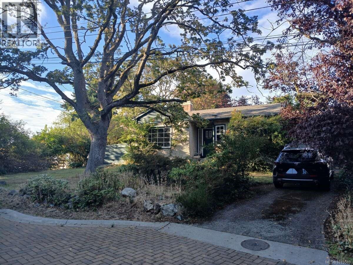 2120 Byron St, Oak Bay