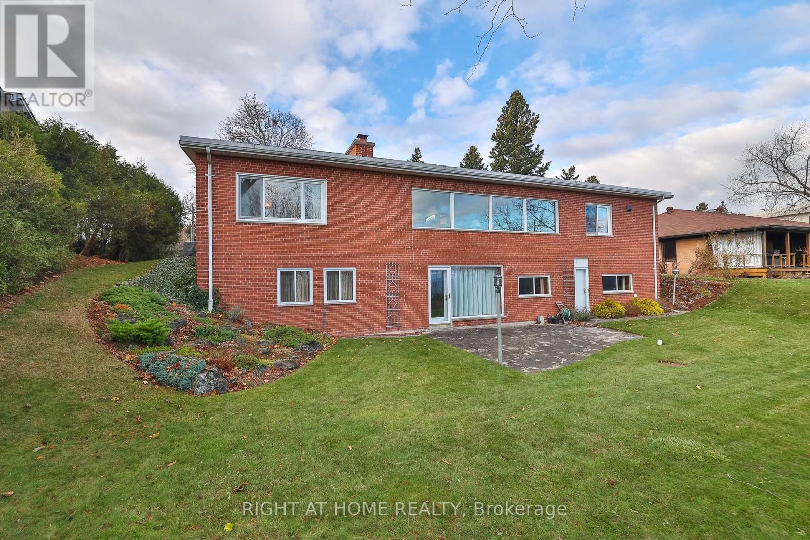 59 HILL CRESCENT - 10