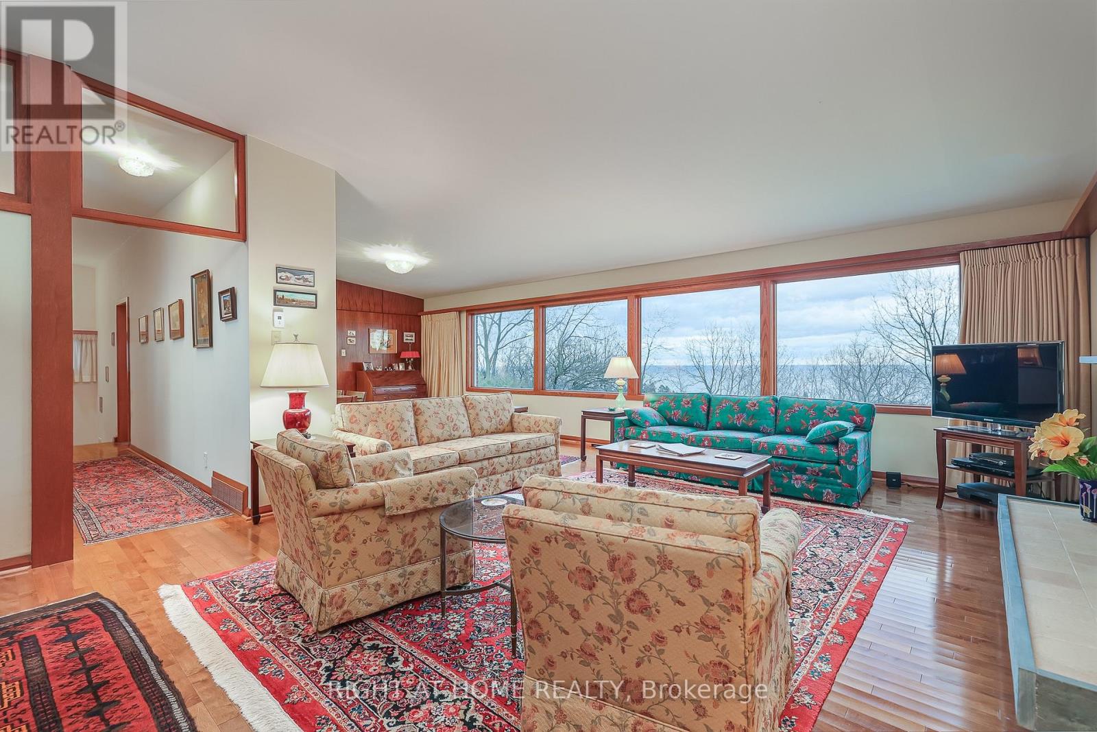 59 HILL CRESCENT - 28