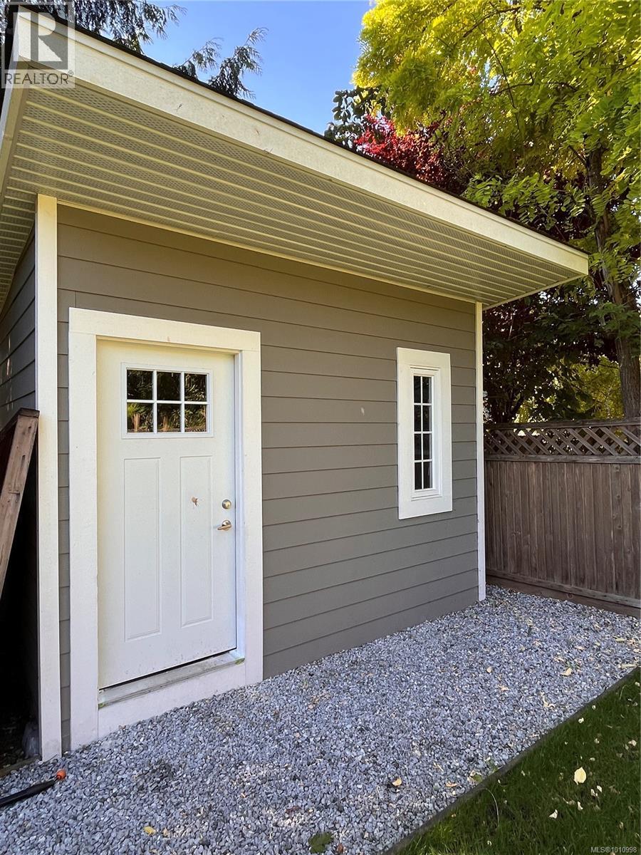 3584 Holland Avenue, Cobble Hill