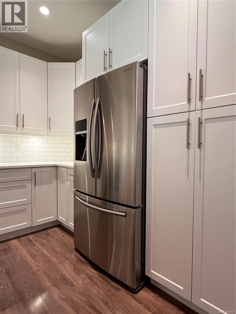  3584 Holland Avenue, Cobble Hill