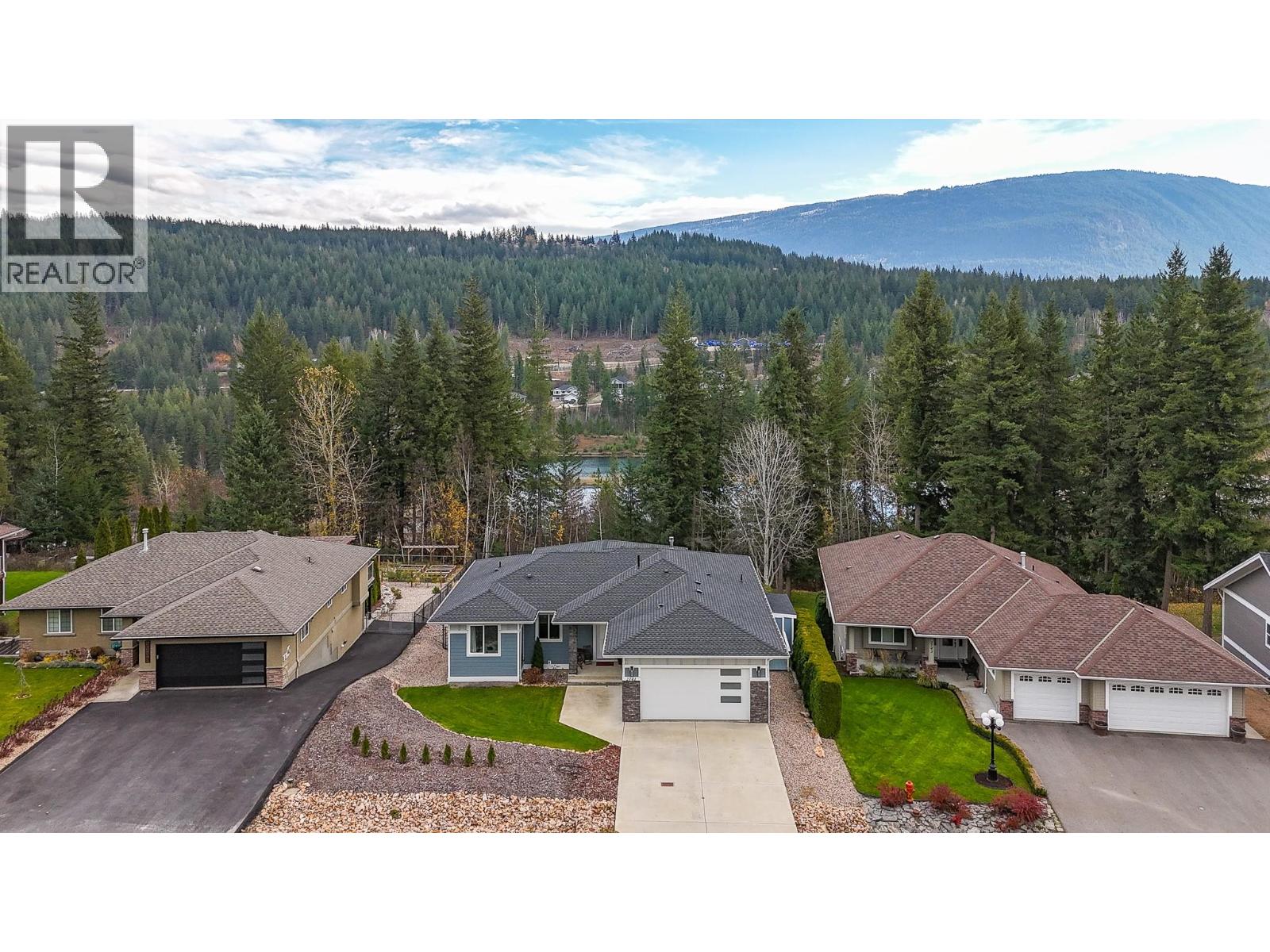  2741 Golf Course Drive, Blind Bay