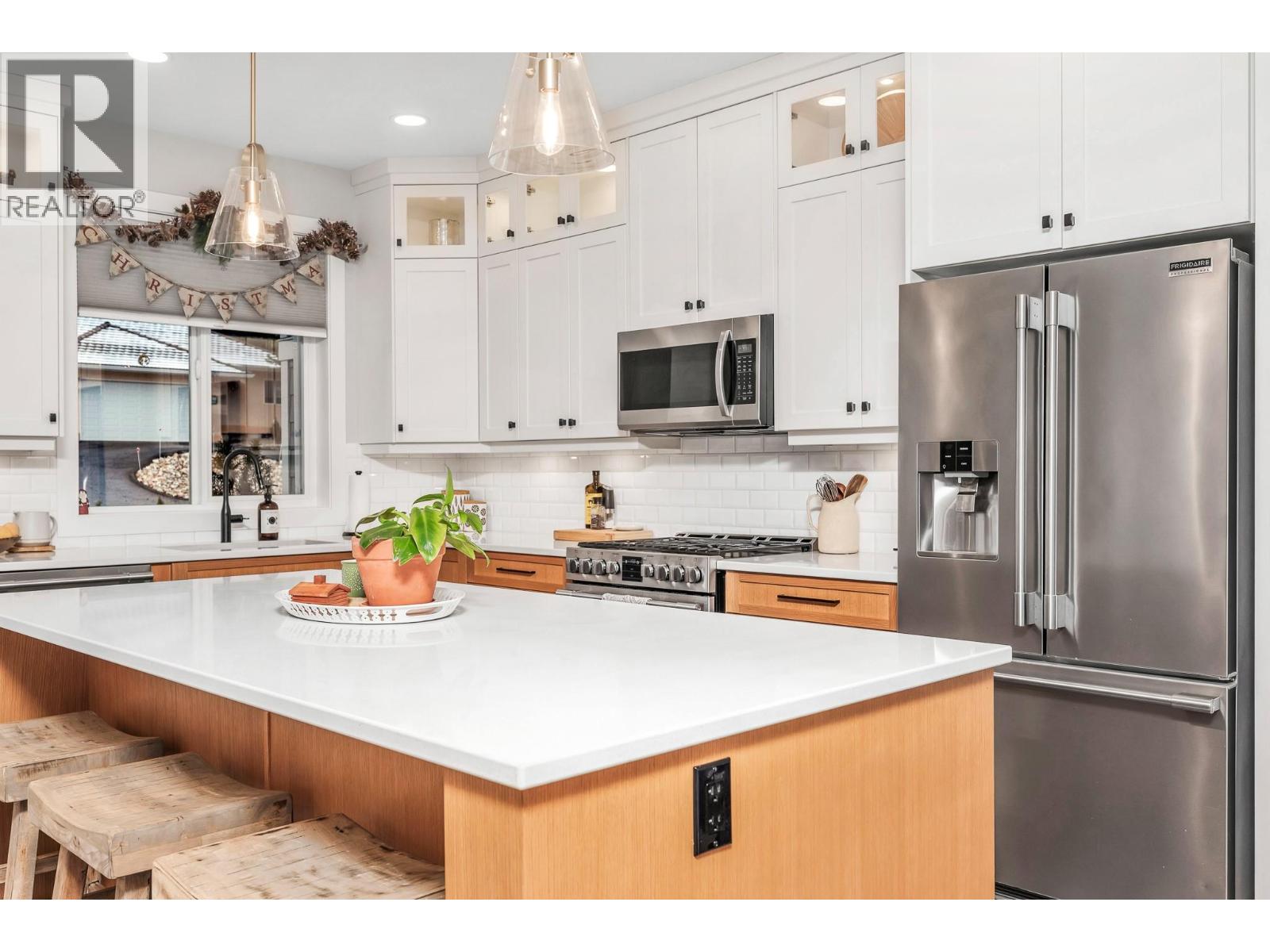  2741 Golf Course Drive, Blind Bay