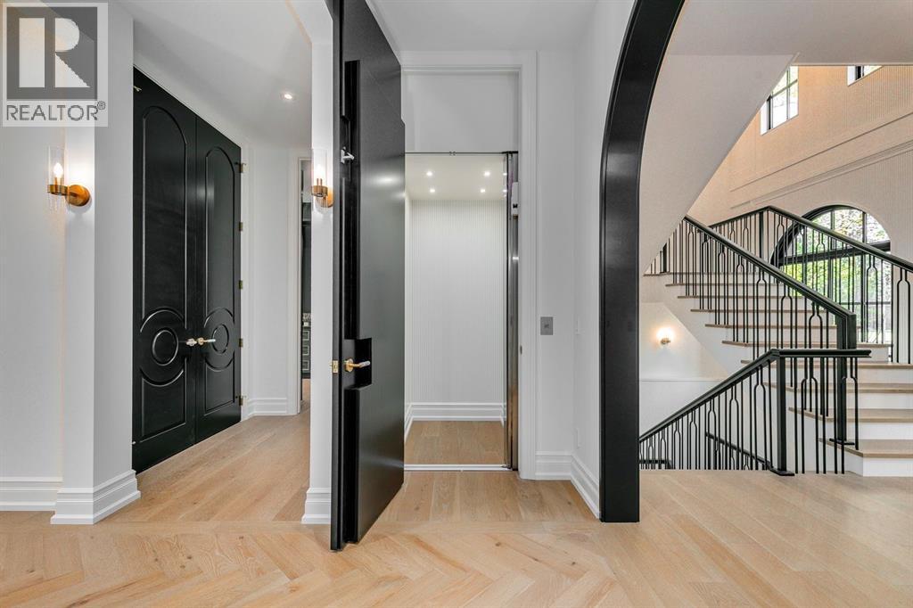 Single Family House for Sale in  Roxboro Road SW Roxboro Calgary 