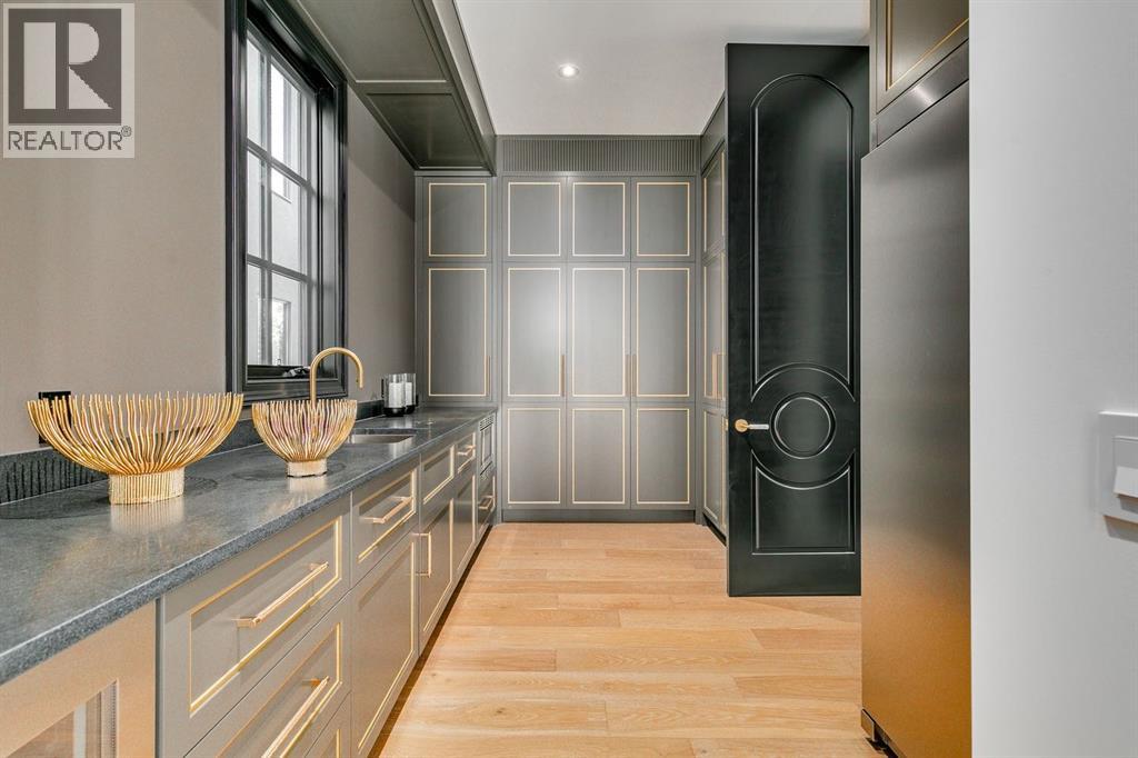 Single Family House for Sale in  Roxboro Road SW Roxboro Calgary 