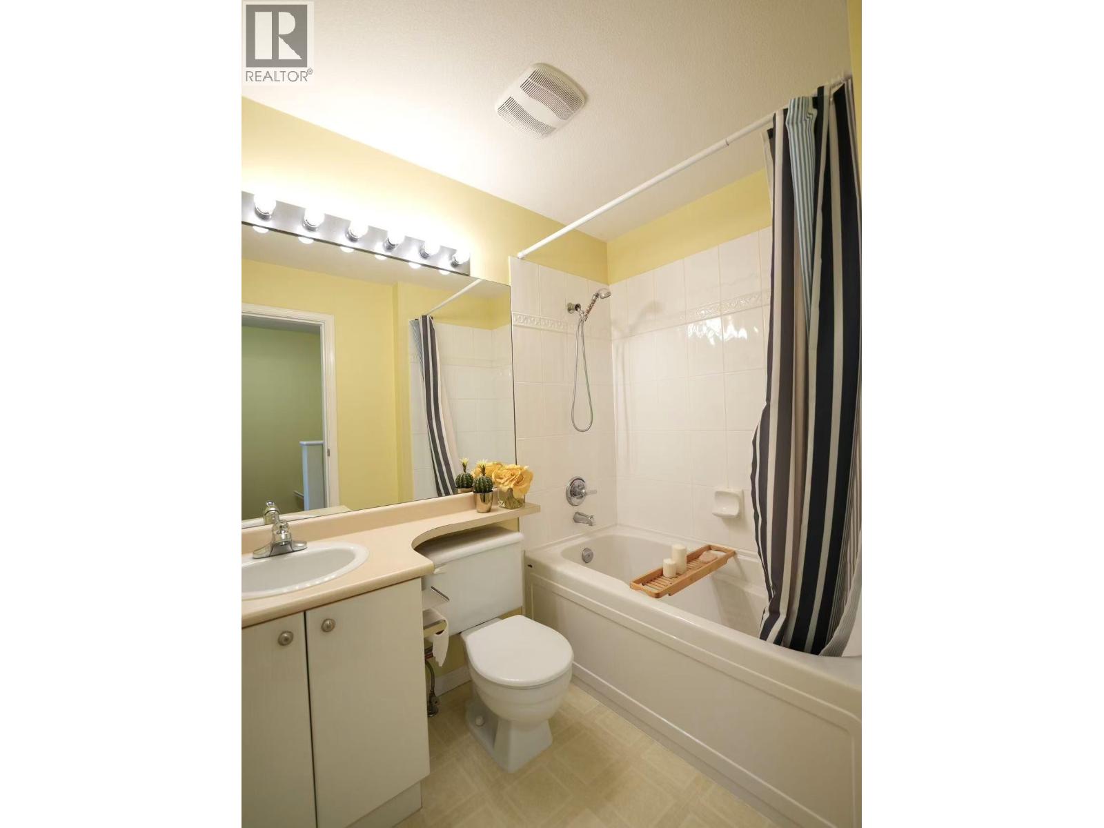 2 7100 LYNNWOOD DRIVE, Richmond