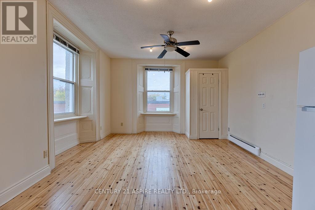 156 MACKAY STREET - 13