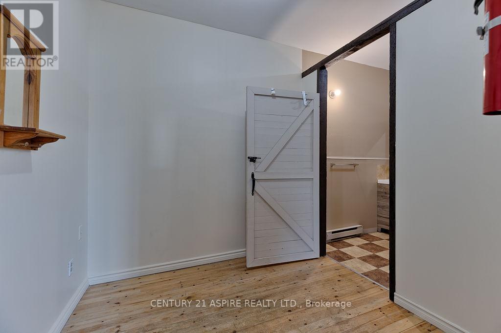156 MACKAY STREET - 8
