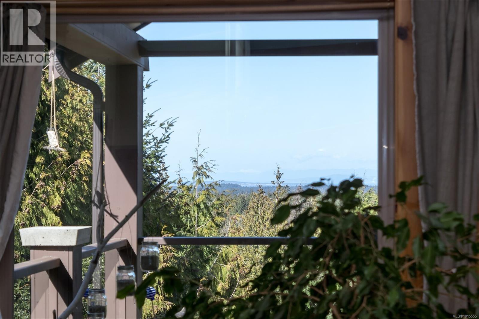 1860 Ashling Rd, Qualicum Beach