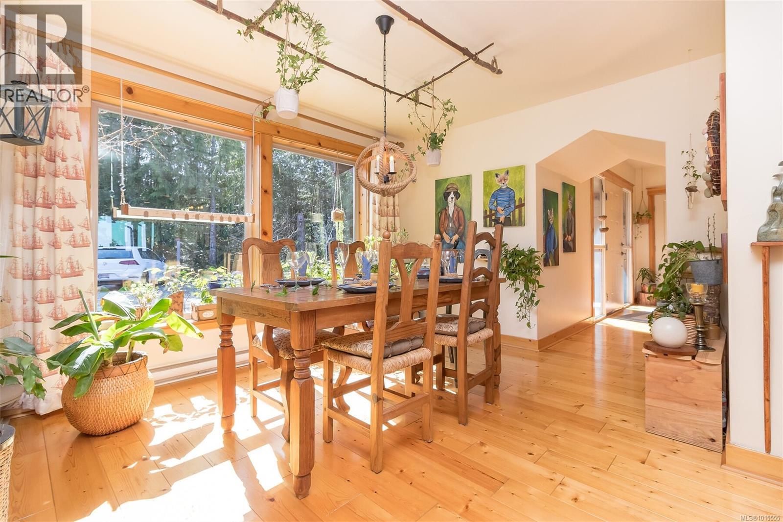 1860 Ashling Rd, Qualicum Beach
