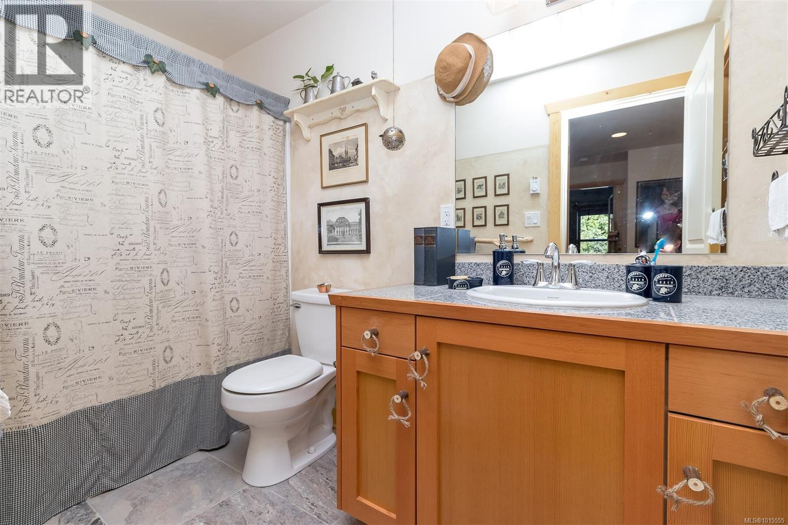 1860 Ashling Rd, Qualicum Beach