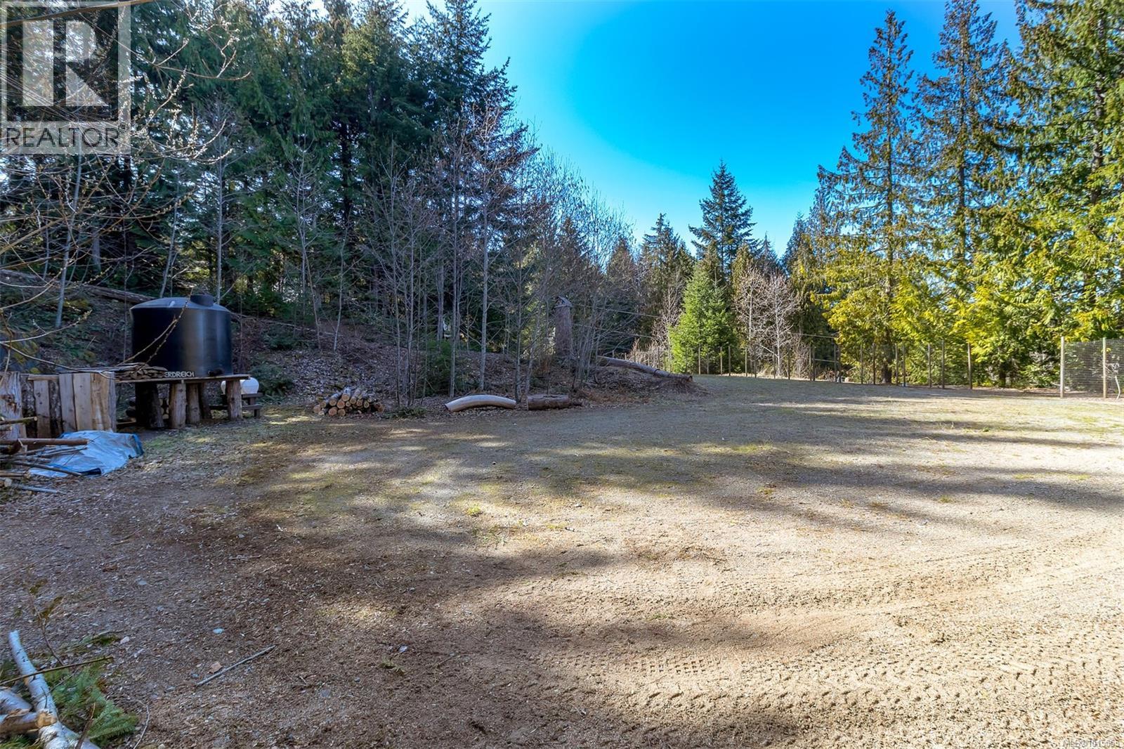 1860 Ashling Rd, Qualicum Beach