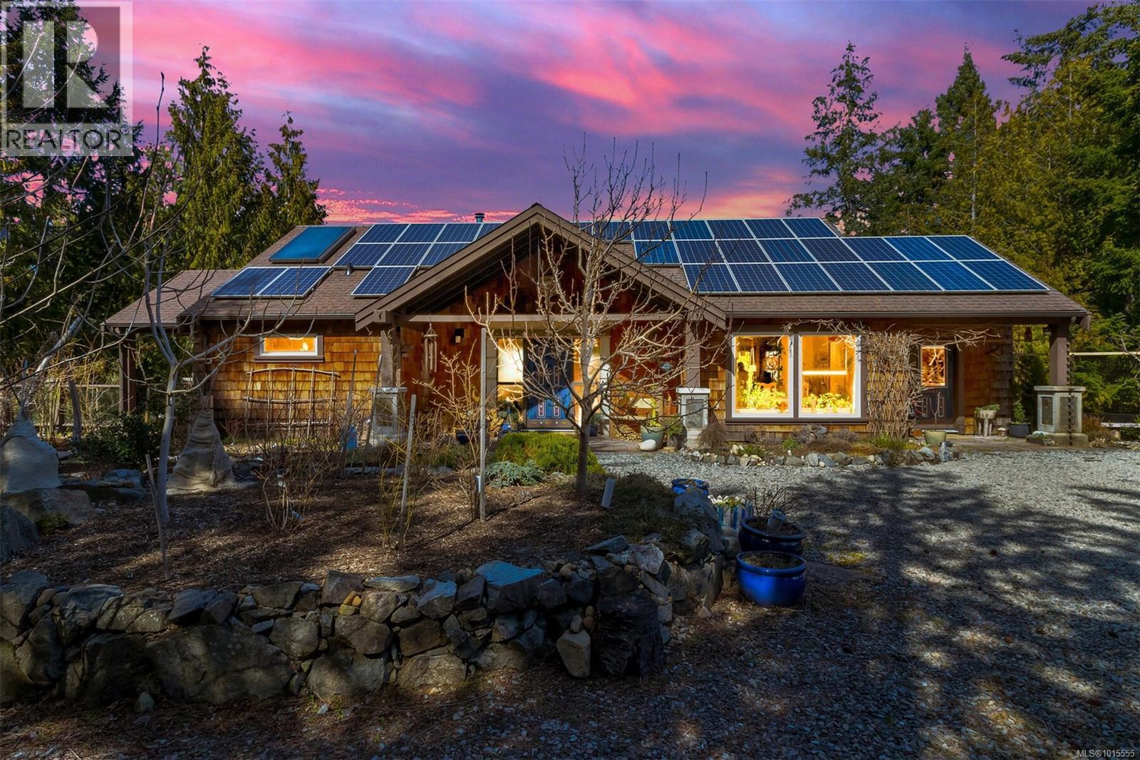 1860 Ashling Rd, Qualicum Beach