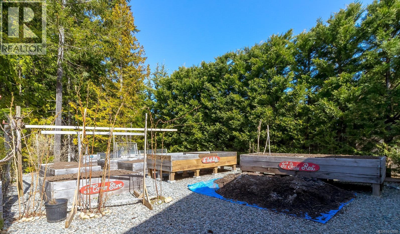 1860 Ashling Rd, Qualicum Beach