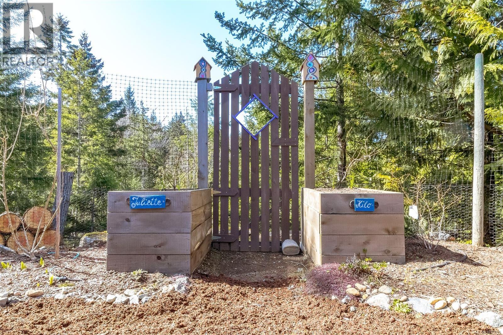 1860 Ashling Rd, Qualicum Beach