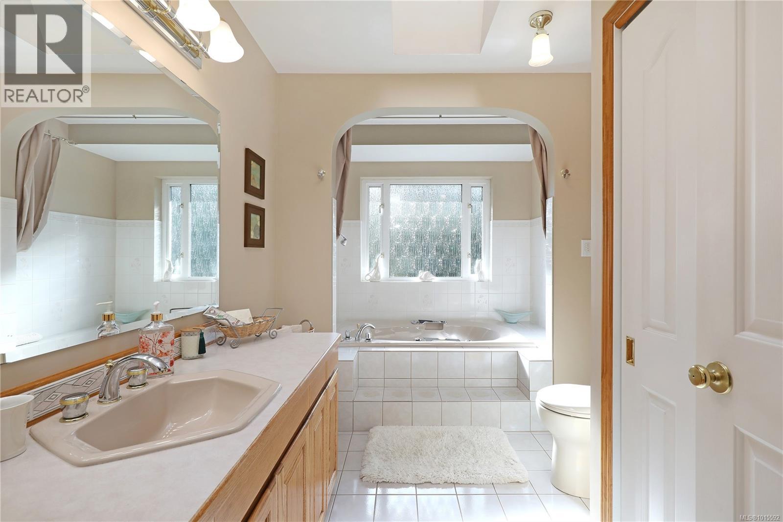 2371 Steelhead Rd, Campbell River