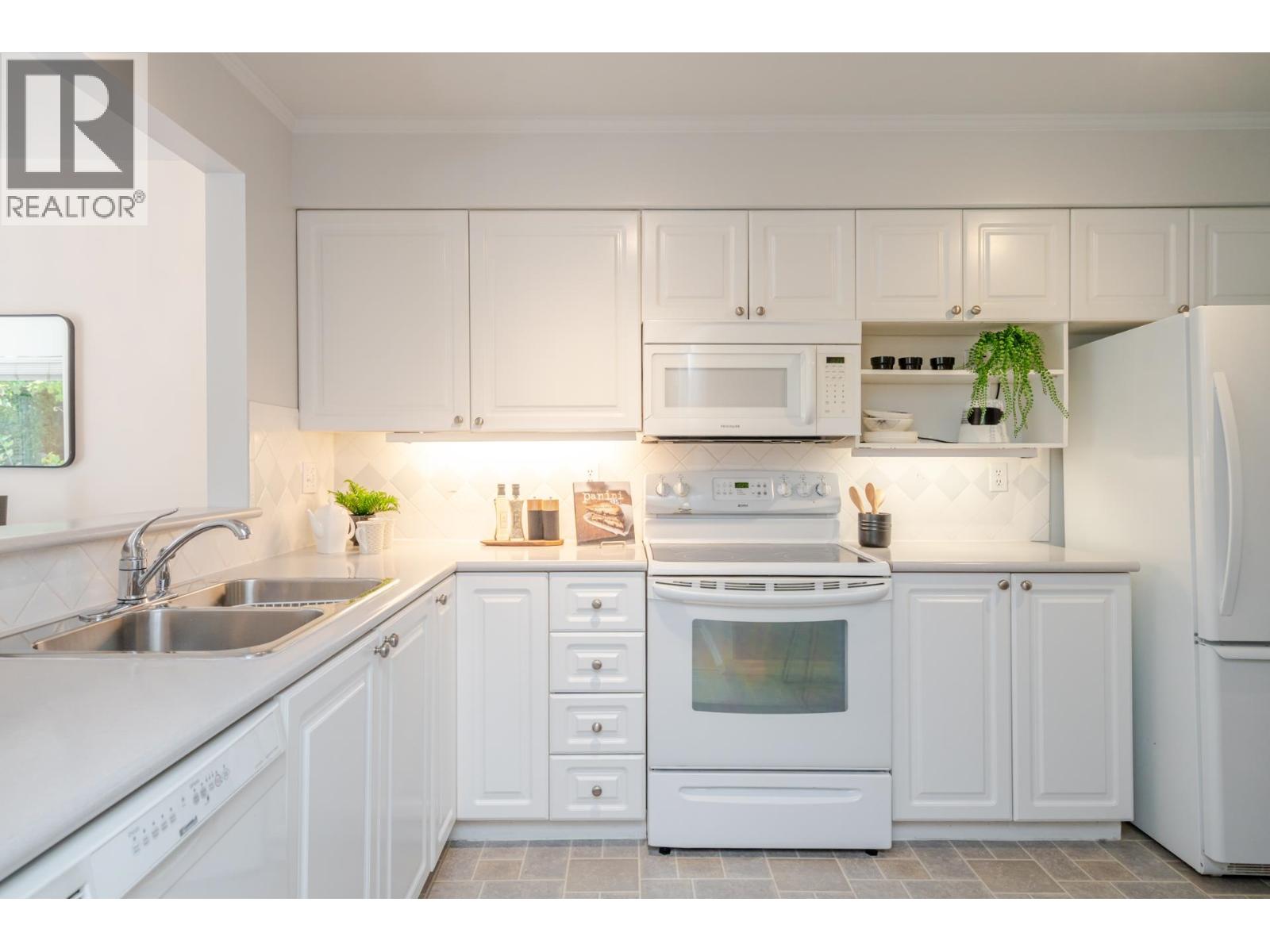108 5556 14TH AVENUE, Tsawwassen