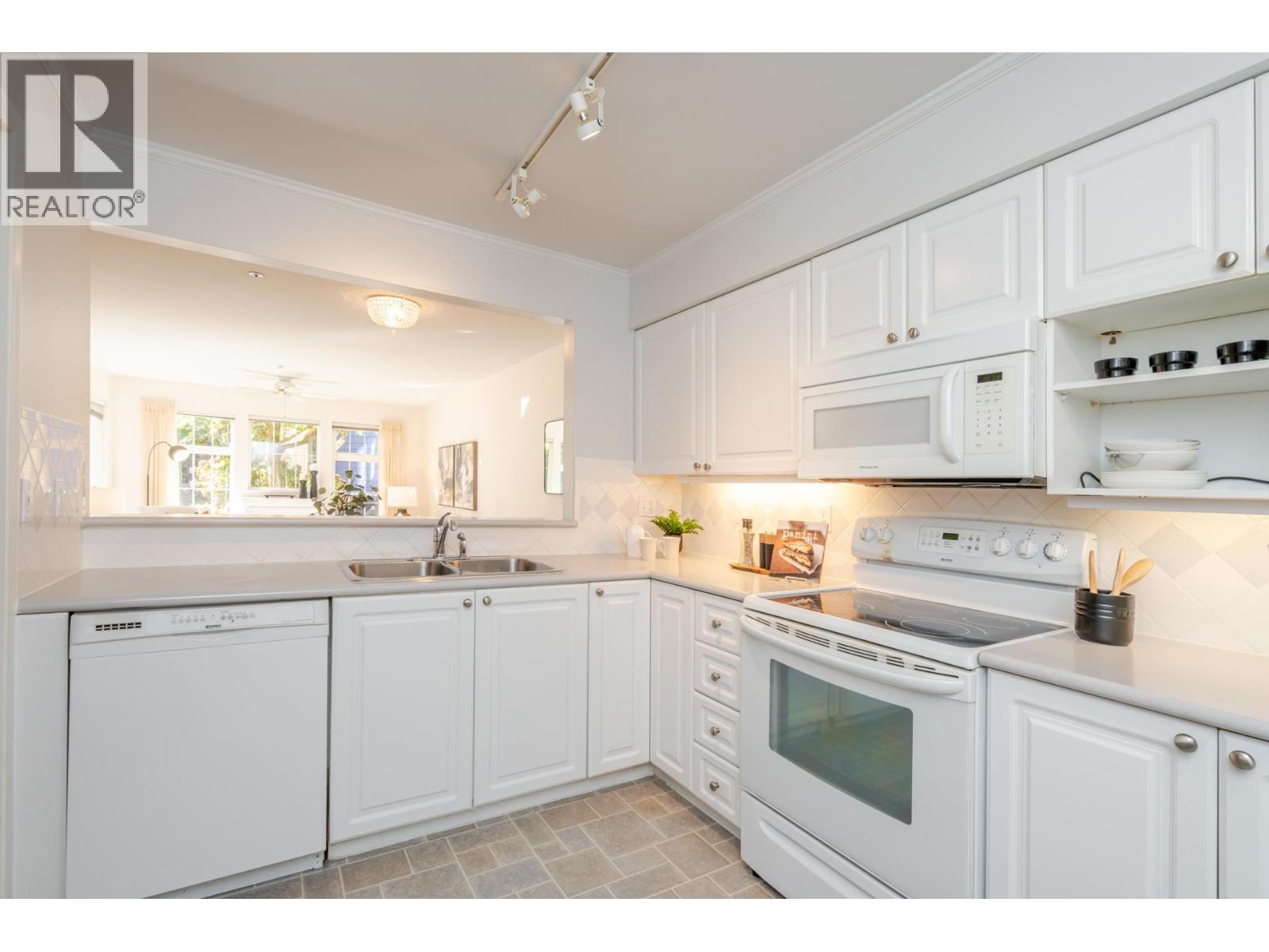 108 5556 14TH AVENUE, Tsawwassen