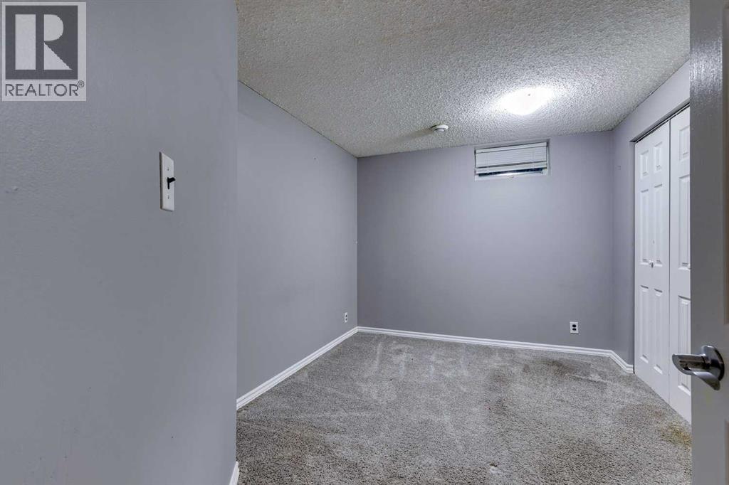 Single Family House for Sale in  Allandale Close SE Acadia Calgary 