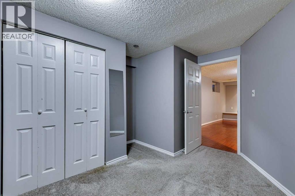 Single Family House for Sale in  Allandale Close SE Acadia Calgary 
