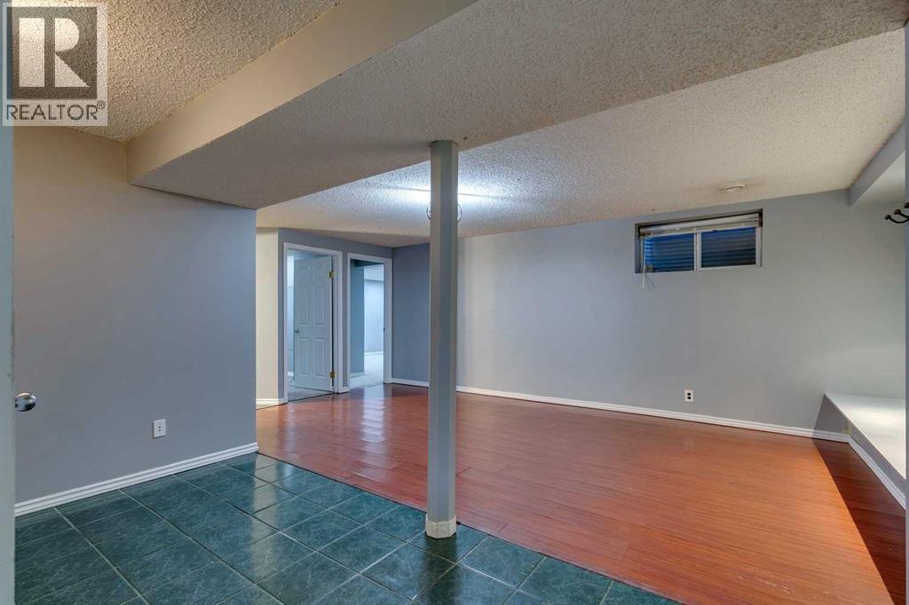 Single Family House for Sale in  Allandale Close SE Acadia Calgary 