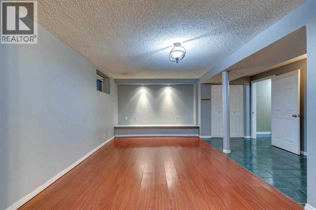 Single Family House for Sale in  Allandale Close SE Acadia Calgary 