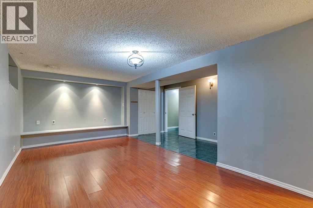 Single Family House for Sale in  Allandale Close SE Acadia Calgary 