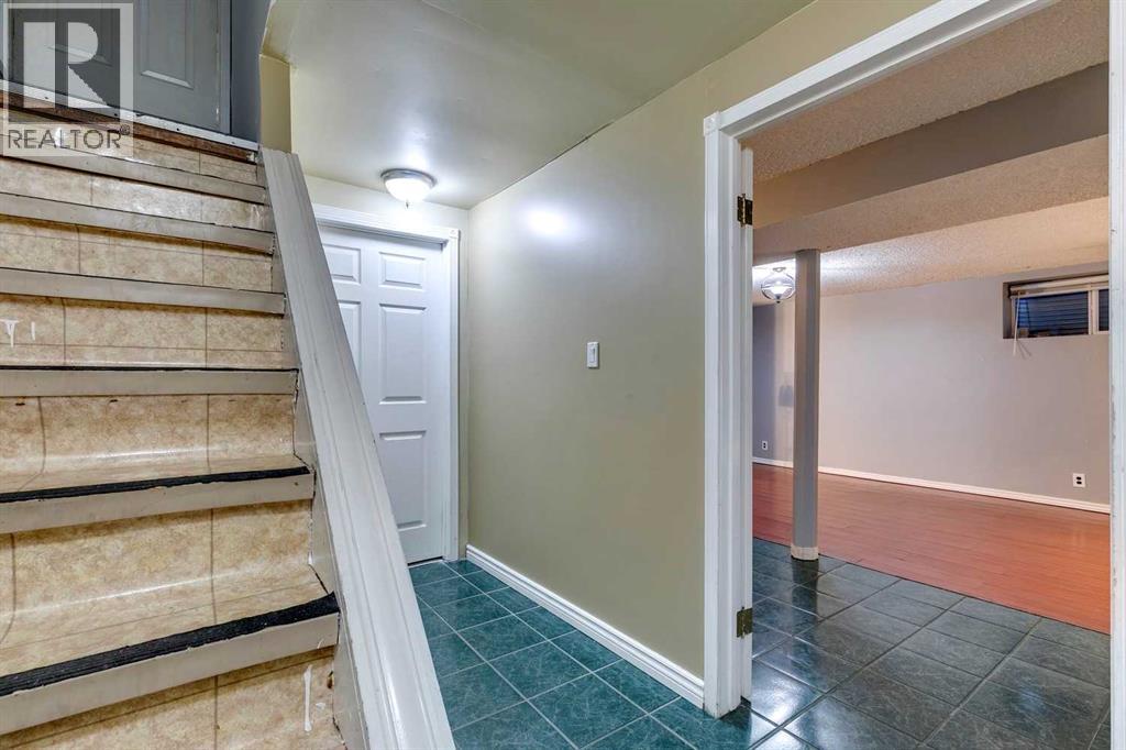 Single Family House for Sale in  Allandale Close SE Acadia Calgary 