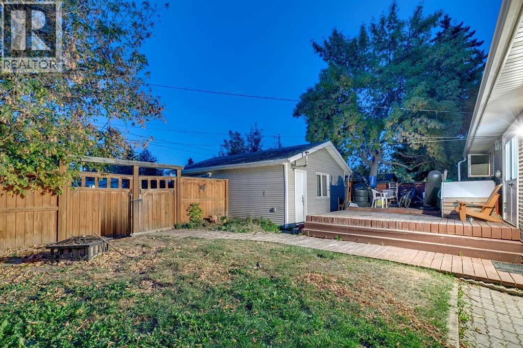 Single Family House for Sale in  Allandale Close SE Acadia Calgary 