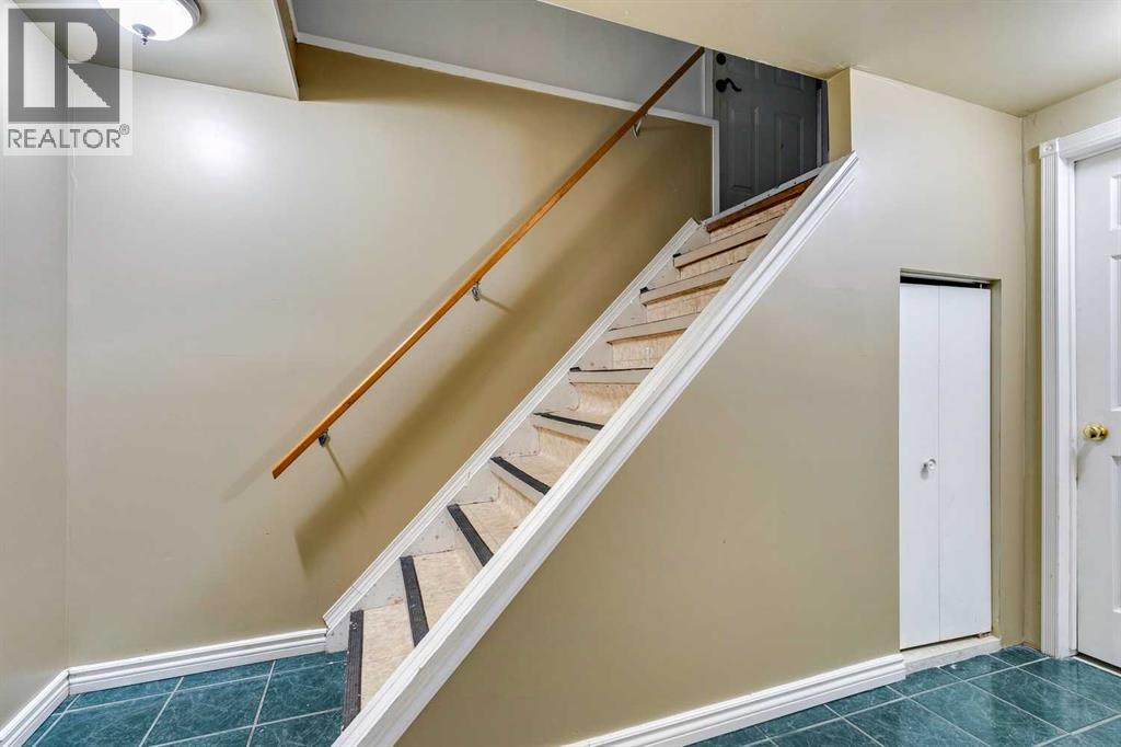 Single Family House for Sale in  Allandale Close SE Acadia Calgary 