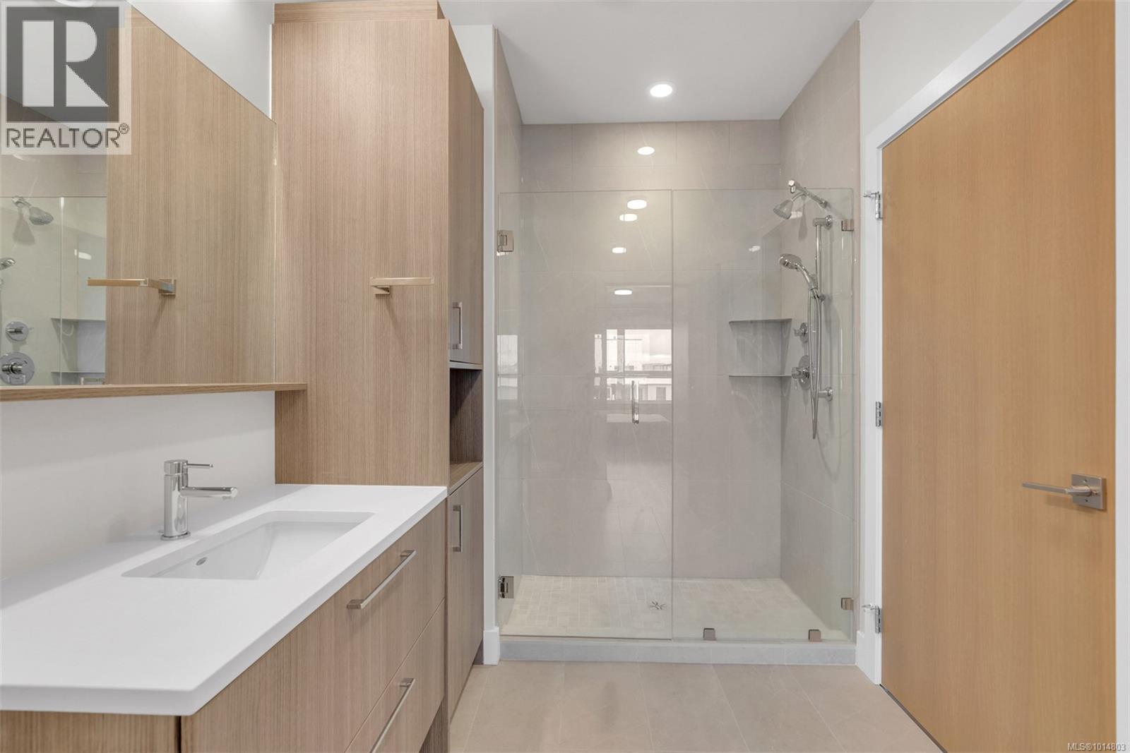 1009 622 Admirals Road, Esquimalt