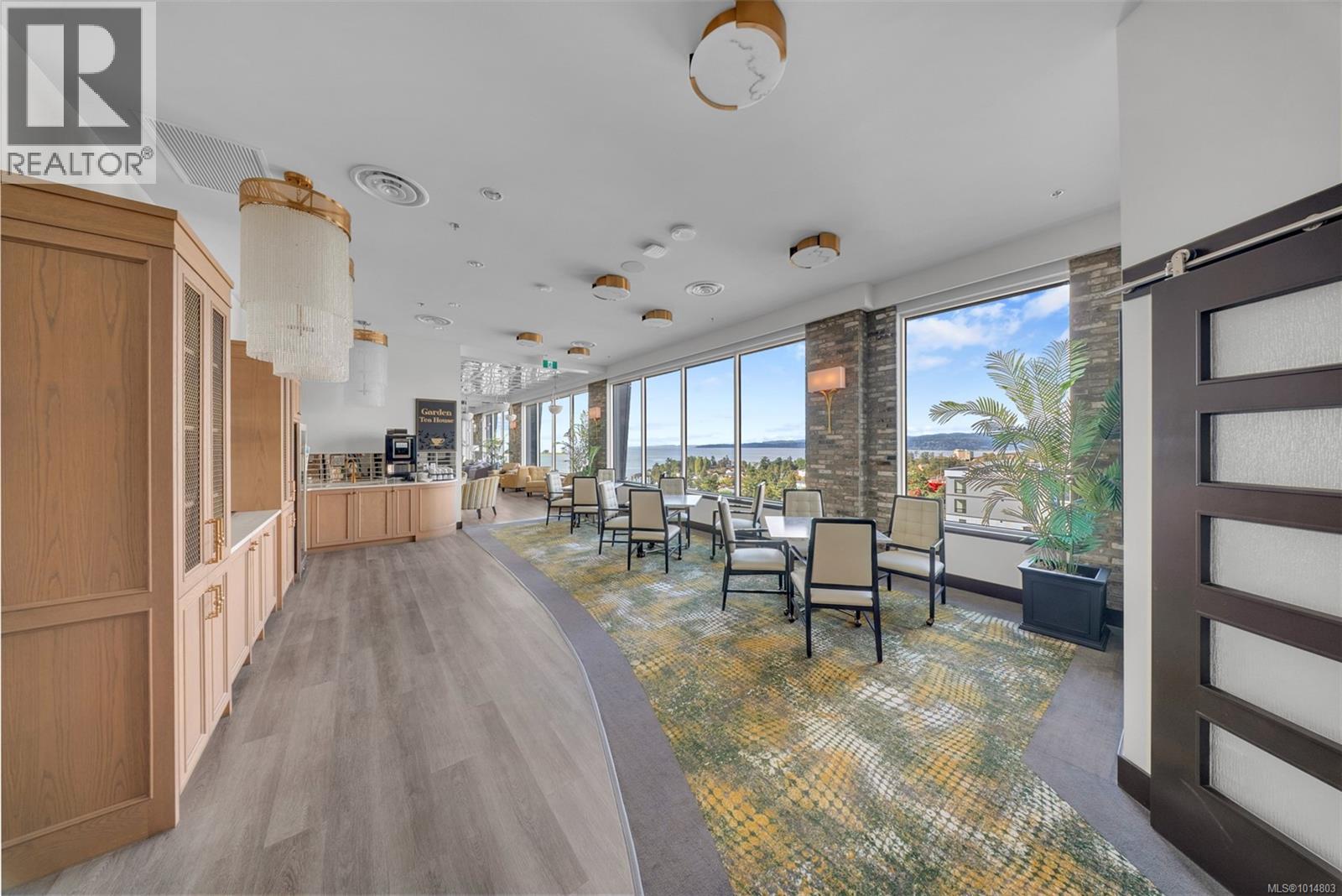 1009 622 Admirals Road, Esquimalt