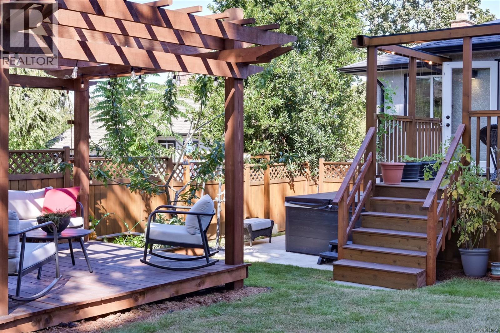  815 Leslie Drive, Saanich