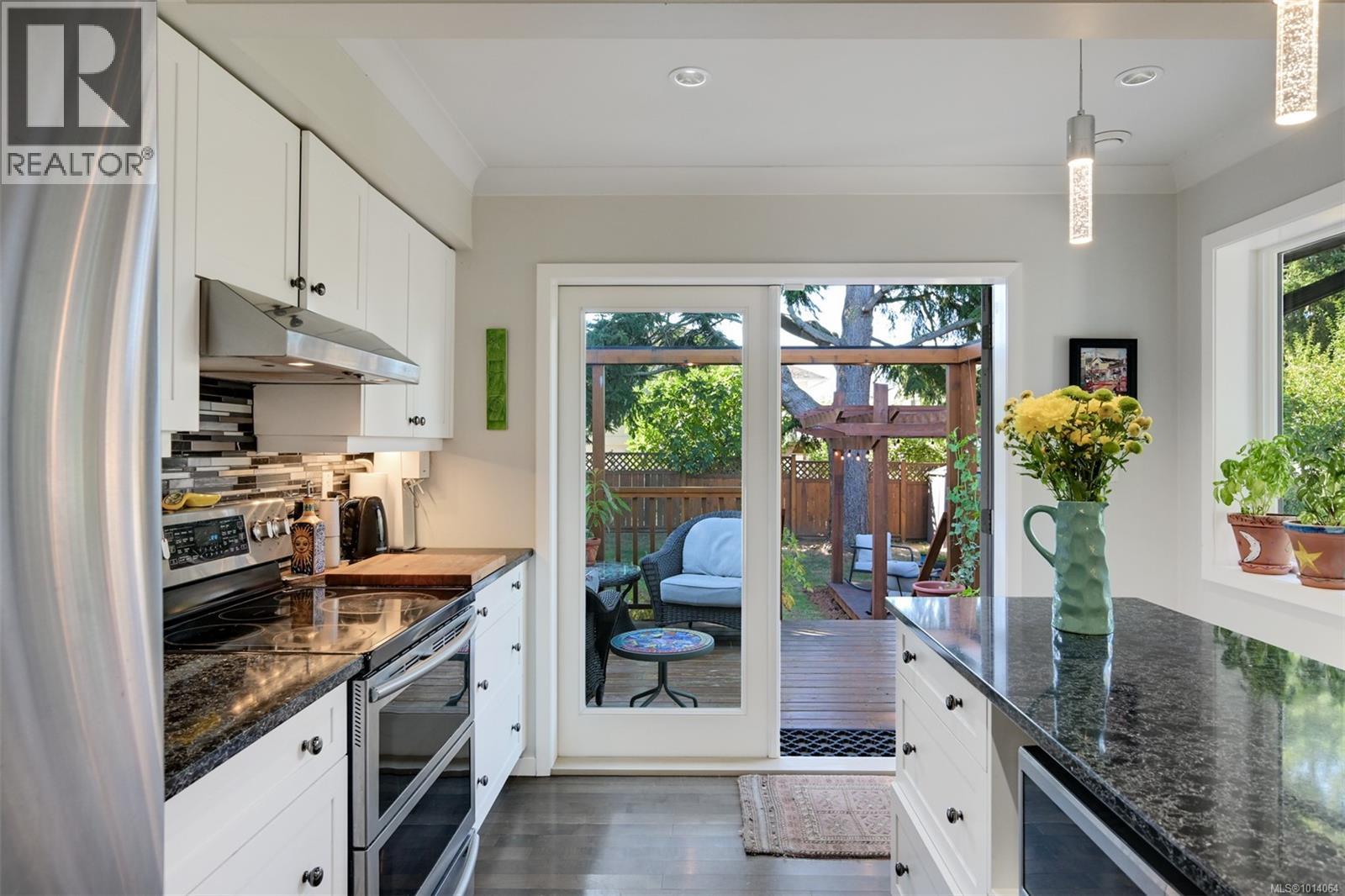  815 Leslie Drive, Saanich