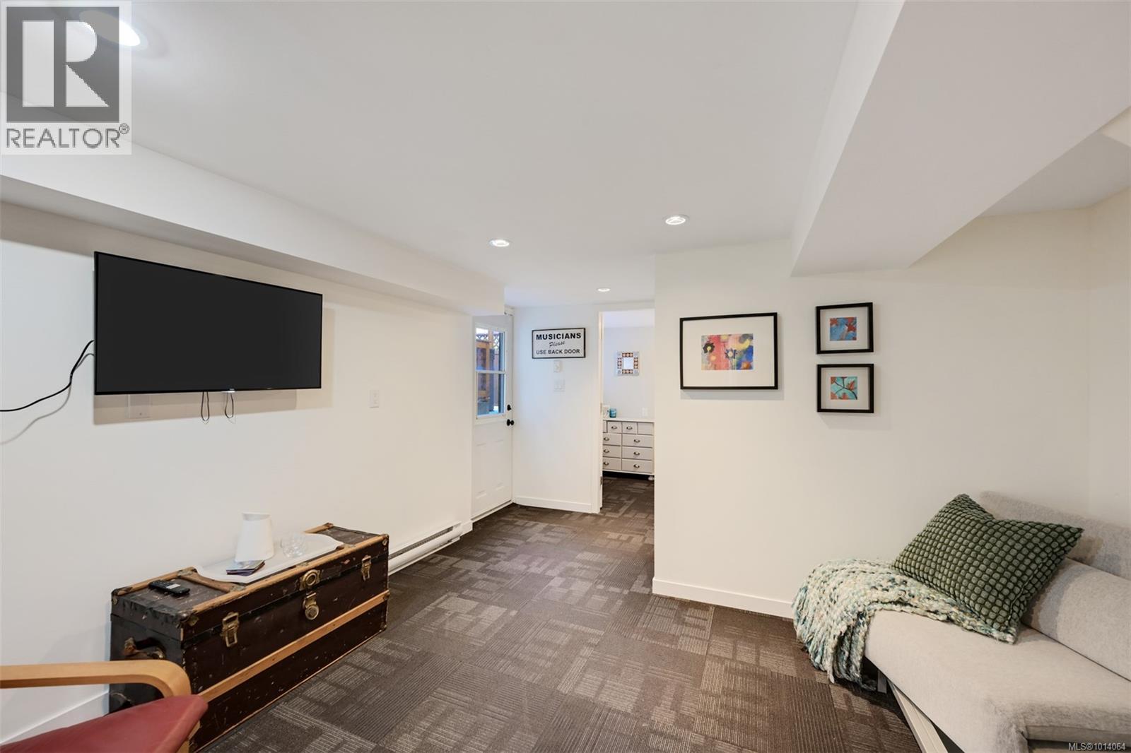  815 Leslie Drive, Saanich