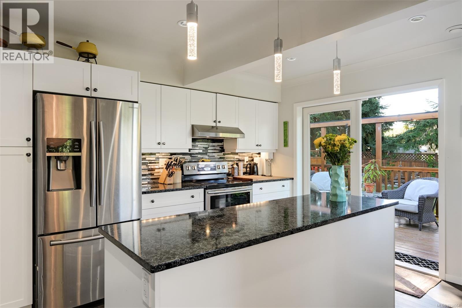  815 Leslie Drive, Saanich