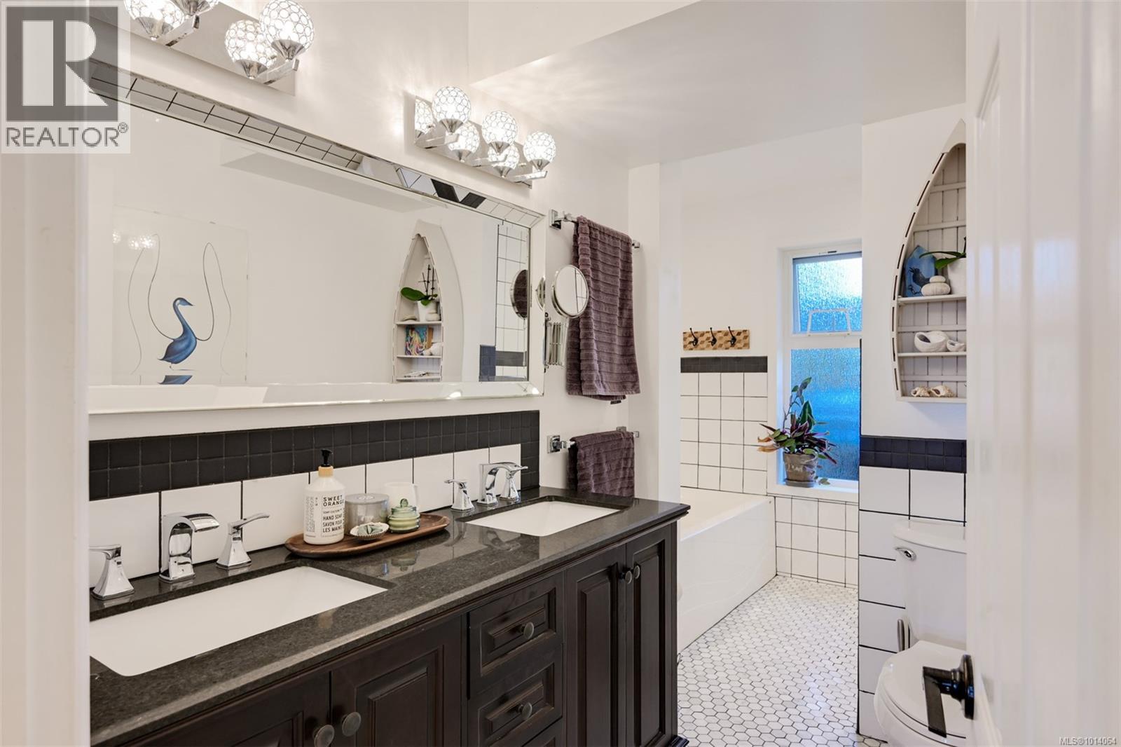  815 Leslie Drive, Saanich